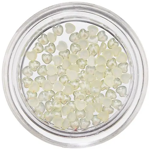 Světle žluté srdíčka na zdobení nehtů, perleť