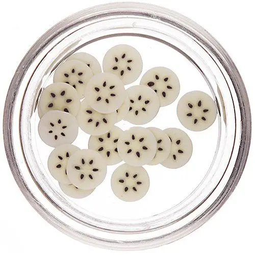 Nařezaný banán na zdobení nehtů